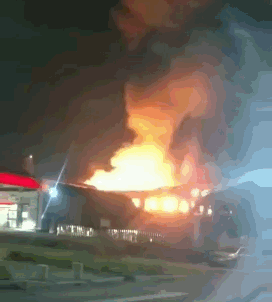 太吓人！东莞又一工厂突发严重火灾！旁边就是加油站.........