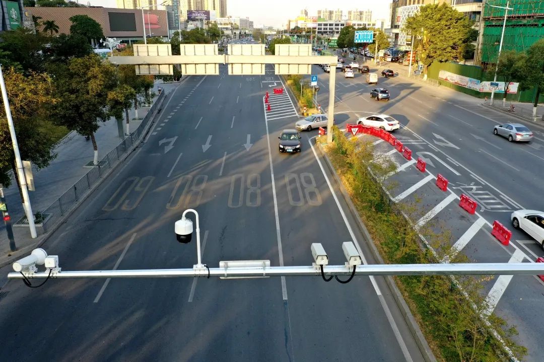 粤S注意！东莞启用新型“白色车道”，小心走错记分+罚款！